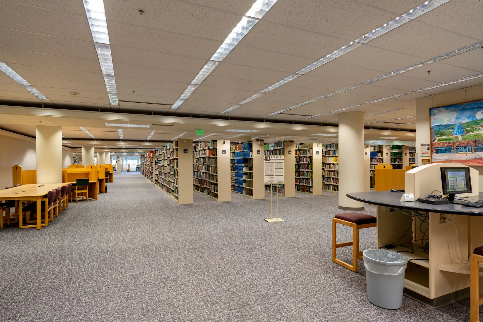 The best libraries to work and study in Washington Wide-angle view of a modern library interior at Washington State University, Pullman.
