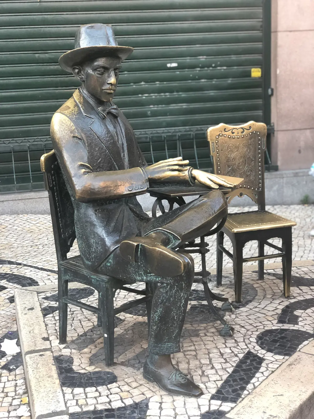 Estátua de Fernando Pessoa, photo 1
